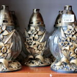 Przygotowania na Wszystkich Świętych. Znicze. Znicz 3009. Waga 220g. Czas palenia 44 godziny. Cena - 7,32zł / Marzena Mąkosa / Radio Kielce