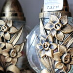 Przygotowania na Wszystkich Świętych. Znicze. Znicz 3009. Waga 220g. Czas palenia 44 godziny. Cena - 7,32zł / Marzena Mąkosa / Radio Kielce