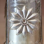 Przygotowania na Wszystkich Świętych. Znicze. Znicz Z-24. Waga 240g. Czas palenia 48 godzin. Cena - 4,47zł / Marzena Mąkosa / Radio Kielce