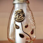 Przygotowania na Wszystkich Świętych. Znicze. Znicz Z-45. Waga 270g. Czas palenia 54 godziny. Cena - 6,82zł / Marzena Mąkosa / Radio Kielce