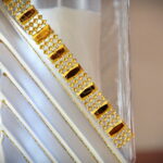 Przygotowania na Wszystkich Świętych. Znicze. Znicz Z-35. Waga 240g. Czas palenia 48 godzin. Cena - 5,77zł / Marzena Mąkosa / Radio Kielce