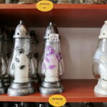 Przygotowania na Wszystkich Świętych. Znicze Z-37. Waga 110g. Czas palenia 22 godziny, Cena - 5,37zł / Marzena Mąkosa / Radio Kielce