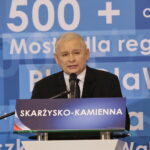 Wizyta Jarosława Kaczyńskiego, prezesa Prawa i Sprawiedliwości w Skarżysku - Kamiennej. Na zdjęciu: Jarosław Kaczyński - prezes PiS / Marzena Mąkosa / Radio Kielce
