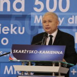 Wizyta Jarosława Kaczyńskiego, prezesa Prawa i Sprawiedliwości w Skarżysku - Kamiennej. Na zdjęciu: Jarosław Kaczyński - prezes PiS / Marzena Mąkosa / Radio Kielce