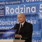 Wizyta Jarosława Kaczyńskiego, prezesa Prawa i Sprawiedliwości w Skarżysku - Kamiennej. Na zdjęciu: Jarosław Kaczyński - prezes PiS / Marzena Mąkosa / Radio Kielce