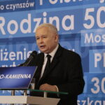 Wizyta Jarosława Kaczyńskiego, prezesa Prawa i Sprawiedliwości w Skarżysku - Kamiennej. Na zdjęciu: Jarosław Kaczyński - prezes PiS / Marzena Mąkosa / Radio Kielce