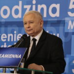 Wizyta Jarosława Kaczyńskiego, prezesa Prawa i Sprawiedliwości w Skarżysku - Kamiennej. Na zdjęciu: Jarosław Kaczyński - prezes PiS / Marzena Mąkosa / Radio Kielce