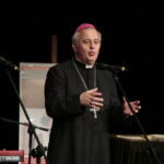 Podsumowanie akcji „Kielce dla Syrii”. Na zdjęciu ksiądz biskup Jan Piotrowski  / Marzena Mąkosa / Radio Kielce