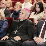 Podsumowanie akcji „Kielce dla Syrii”. Na zdjęciu (od lewej): minister Beata Kempa, ksiądz biskup Jan Piotrowski, Krzysztof Słoń - senator RP / Marzena Mąkosa / Radio Kielce