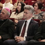 Podsumowanie akcji „Kielce dla Syrii”. Na zdjęciu (od lewej): ksiądz biskup Jan Piotrowski i Krzysztof Słoń - senator RP / Marzena Mąkosa / Radio Kielce