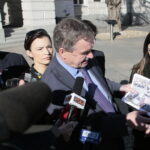 Konferencja prezydenta Wojciecha Lubawskiego na kieleckim Rynku. Na zdjęciu (od lewej): Witold Borowiec, Sylwia Cedro-Kaczmarczyk, Wojciech Lubawski - prezydent Kielc i Patrycja Jedynak / Marzena Mąkosa / Radio Kielce