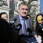 Konferencja prezydenta Wojciecha Lubawskiego na kieleckim Rynku. Na zdjęciu: Wojciech Lubawski -prezydent Kielc / Marzena Mąkosa / Radio Kielce