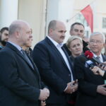 Konferencja posła Krzysztofa Lipca w Tuczępach. Na zdjęciu (od lewej): Jan Bartosik - kandydat na radnego Rady Powiatu Buskiego, Jacek Bławat - kandydat na wójta Tuczęp i Krzysztof Lipiec - poseł PiS / Marzena Mąkosa / Radio Kielce