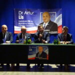 Spotkanie z wiceministrem sprawiedliwości Michałem Wójcikiem. Od lewej: Artur Lis - kandydat na burmistrza Opatowa, Mariusz Gosek z Solidarnej polski, wiceminister sprawiedliwości Michał Wójcik, poseł Andrzej Kry / Emilia Sitarska / Radio Kielce