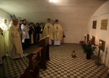 Pierwsza rocznica śmierci biskupa Wacława Świerzawskiego - uroczystości w Sandomierzu / Kuria Diecezjalna w Sandomierzu