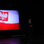 Widowisko "Trąbo Nasza Wrogom Grzmij" w wykonaniu Reprezentacyjnego Zespołu Artystycznego Wojska Polskiego. Na zdjęciu:  Jan Józef Kasprzyk - szef Urzędu Do Spraw Kombatantów i Osób Represjonowanych / Emilia Sitarska / Radio Kielce