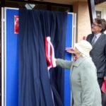 Kunów. Teresa Heda-Snopkiewicz odsłania nową tablicę szkolną / Emilia Sitarska / Radio Kielce