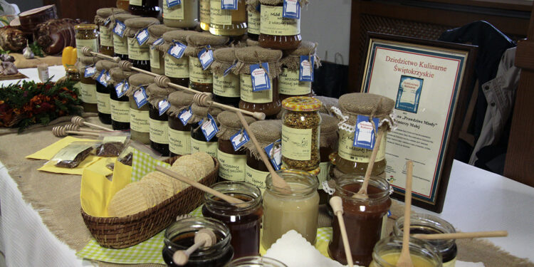 Tokarnia. Wręczenie certyfikatów „Świętokrzyska Kuźnia Smaków” / Krzysztof Bujnowicz / Radio Kielce