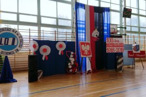 Uroczyste otwarcie wystawy w LO im. Stanisława Staszica w Ostrowcu Św. / Emilia Sitarska / Radio Kielce