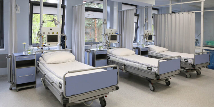 Plan naprawczy nie zmniejszy zadłużenia lecznicy? - Radio Kielce 25.4.2016 Ostrowiec Św. Centrum Kardiologii Inwazyjnej, Elektroterapii i Angiologii w Ostrowcu Świętokrzyskim. / Wojciech Habdas / Radio Kielce
