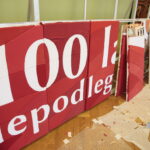 Kielce. Bicie rekordu Polski w ułożeniu największej mozaiki z tekstyliów w WDK / Marzena Mąkosa / Radio Kielce