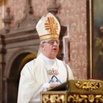 Piekoszów. Arcybiskup Wojciech Polak odprawił uroczystą mszę świętą w Sanktuarium Matki Bożej Miłosierdzia. Na zdjęciu: biskup Jan Piotrowski / Jarosław Kubalski / Radio Kielce