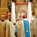 Piekoszów. Arcybiskup Wojciech Polak odprawił uroczystą mszę świętą w Sanktuarium Matki Bożej Miłosierdzia / Jarosław Kubalski / Radio Kielce