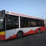 Autobusy w barwach narodowych na setną rocznicę odzyskania przez Polskę niepodległości / Wiktor Dziarmaga / Radio Kielce