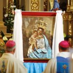 Piekoszów. Arcybiskup Wojciech Polak odprawił uroczystą mszę świętą w Sanktuarium Matki Bożej Miłosierdzia / Jarosław Kubalski / Radio Kielce