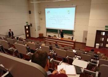 Kielce. Konferencja ws. 25 lat istnienia stacji bazowej zintegrowanego monitoringu środowiska przyrodniczego na Świętym Krzyżu / Daniel Lenart / Radio Kielce