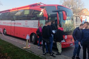 Akcja honorowego oddawania krwi w Zakładzie Doskonalenia Zawodowego / Iwona Murawska / Radio Kielce