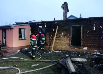 Wola Kopcowa. Pożar budynku drewniano-murowanego / Marcin Różyc / Radio Kielce