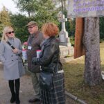 Kwesta na cmentarzu klasztornym na rzecz renowacji drewnianej kaplicy z 1915 roku / Ewa Pociejowska-Gawęda / Radio Kielce