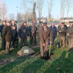 Jędrzejów. Sadzenie Dębów Niepodległości / Ewa Pociejowska - Gawęda / Radio Kielce