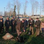 Jędrzejów. Sadzenie Dębów Niepodległości / Ewa Pociejowska - Gawęda / Radio Kielce