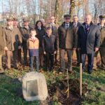 Jędrzejów. Sadzenie Dębów Niepodległości / Ewa Pociejowska - Gawęda / Radio Kielce