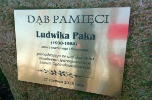 Jędrzejów. Sadzenie Dębów Niepodległości / Ewa Pociejowska - Gawęda / Radio Kielce