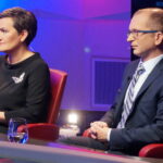 Wieczór wyborczy Polskiego Radia Kielce i TVP3 Kielce. Od lewej: dr Agnieszka Zaremba - UJK Kielce, dr Bartłomiej Zapała - UJK Kielce / Kamil Król / Radio Kielce