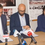 Na zdjęciu od lewej: Adam Jarubas - marszałek województwa świętokrzyskiego, Michał Kotański - dyrektor Teatru im. Stefana Żeromskiego w Kielcach, Agata Binkowska - członek zarządu województwa świętokrzyskiego / Michał Kita / Radio Kielce