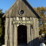 Kwesta na cmentarzu klasztornym na rzecz renowacji drewnianej kaplicy z 1915 roku / Ewa Pociejowska-Gawęda / Radio Kielce