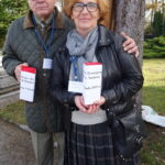 Kwesta na cmentarzu klasztornym na rzecz renowacji drewnianej kaplicy z 1915 roku / Ewa Pociejowska-Gawęda / Radio Kielce