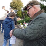 Kwesta na cmentarzu klasztornym na rzecz renowacji drewnianej kaplicy z 1915 roku / Ewa Pociejowska-Gawęda / Radio Kielce