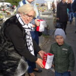 Kwesta na cmentarzu klasztornym na rzecz renowacji drewnianej kaplicy z 1915 roku / Ewa Pociejowska-Gawęda / Radio Kielce