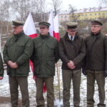 Otwarcie ścieżki edukacyjnej pn. „Droga do Wolności 1795-1918” i podsumowanie projektu „Leśnicy Miastu. Dęby Wolności w 100-lecie odzyskania Niepodległości”. Zastępca dyrektora Regionalnej Dyrekcji Lasów Państwowych w Radomiu Piotr Kasprzak, nadleśniczy Nadleśnictwa Starachowice Ryszard Bis / Anna Głąb / Radio Kielce