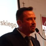 Inauguracyjna sesja Rady Powiatu Jędrzejowskiego. Na zdjęciu: starosta Paweł Faryna / Ewa Pociejowska - Gawęda / Radio Kielce