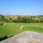 02.09.2016. Zamek w Krzyżtoporze. Konferencja posła PiS Krzysztofa Lipca i wójt Iwanisk Marka Stańka / Bartłomiej Zapała / Radio Kielce