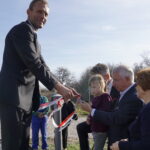 Uroczyste otwarcie nowego ujęcia wody w gminie Piekoszów.  Na zdjęciu od lewej: Zbigniew Piątek - wójt gminy Piekoszów, Krzysztof Lipiec - poseł PiS oraz Maria Zuba - poseł PiS. / Marcin Różyc / Radio Kielce