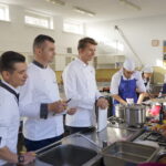 "Przez żołądek do Niepodległej" - spotkanie z Karolem Okrasą w ZSPS / Marzena Mąkosa / Radio Kielce