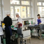 "Przez żołądek do Niepodległej" - spotkanie z Karolem Okrasą w ZSPS / Marzena Mąkosa / Radio Kielce