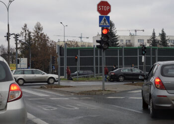 Kielce. Kolizja trzech aut osobowych na skrzyżowaniu ulic Warszawskiej, Jesionowej i Świętokrzyskiej / Robert Felczak / Radio Kielce